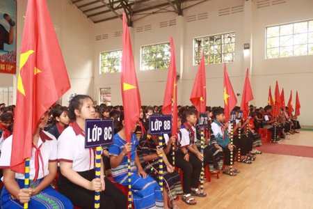 Hỗ trợ học tập đối với người học dân tộc thiểu số rất ít người