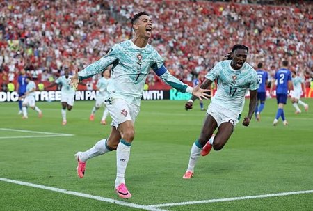 Ronaldo phá lời nguyền 20 năm, lập kỷ lục lớn tuổi nhất lịch sử World Cup