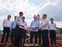 Chủ tịch UBND tỉnh Đắk Lắk Đỗ Hữu Huy yêu cầu nhà đầu tư dự án Khu Công nghiệp Phú Xuân bảo đảm đúng cam kết về tiến độ