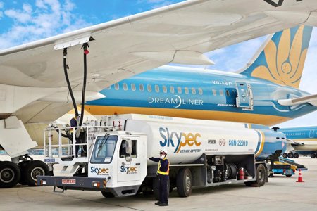 Triển khai Nghị quyết của Chính phủ về kéo dài chính sách thuế đối với xăng dầu