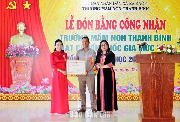 Nữ hiệu trưởng hết lòng vì học sinh vùng khó
