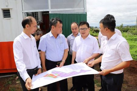 Thứ trưởng Bộ Công thương Trương Thanh Hoài kiểm tra tiến độ Dự án KCN Phú Xuân