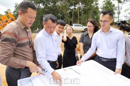 Phó Chủ tịch UBND tỉnh Đào Mỹ kiểm tra tiến độ triển khai Cụm công nghiệp Tân Tiến