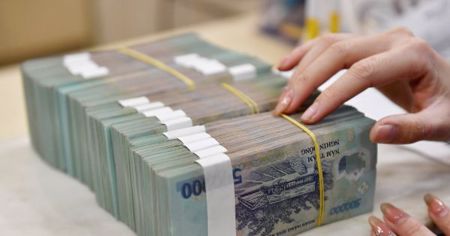 Lãi suất ngân hàng ngày 12/8/2026: VCBNeo đẩy lên 7,8%/năm, LPBank điều chỉnh giảm diện rộng