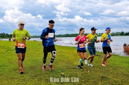 Gần 100 vận động viên thử thách đường chạy khắc nghiệt tại Đắk Lắk Ultra - Vietnam Backyard Ultra 2026