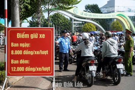 Phường Buôn Ma Thuột lập đường dây nóng, tăng cường kiểm tra các điểm giữ xe tại Lễ hội Sầu riêng