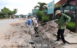 Xã Ea Păl: 1,9 tỷ đồng nâng cấp đường và hệ thống thoát nước thôn 2