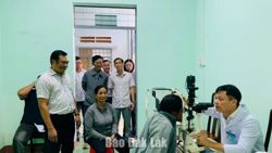 Xã Pơng Drang khám sức khỏe định kỳ cho đối tượng ưu tiên