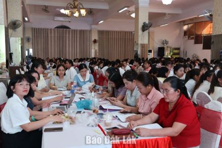 Tập huấn thực hiện Chương trình giáo dục mầm non thí điểm