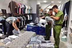Khởi tố 10 vụ án, thu giữ hơn 4.400 sản phẩm thời trang giả mạo