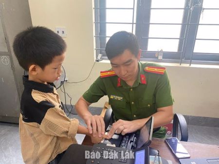 Công an Đắk Lắk: Nhận hồ sơ cấp căn cước và tài khoản định danh điện tử xuyên kỳ nghỉ Lễ 2/9