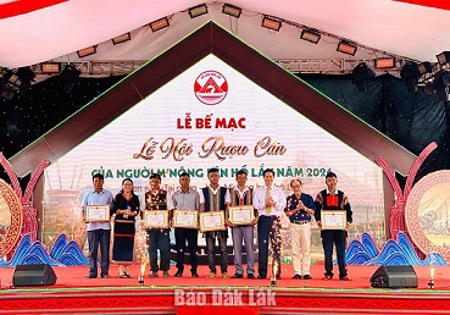 Tìm ra “Vua rượu cần” tại Lễ hội Rượu cần của người M’nông bên hồ Lắk
