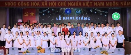 Sinh viên y khoa Đại học Tây Nguyên thực hành lâm sàng tại Bệnh viện Đa khoa Phú Yên