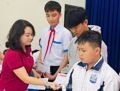 Trao yêu thương, chắp cánh ước mơ đến trường