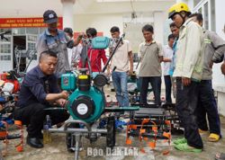 Hỗ trợ 10 máy làm đất đa năng cho người dân xã Phú Mỡ
