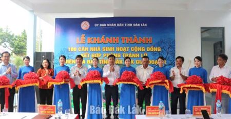 Khánh thành 100 nhà sinh hoạt cộng đồng kết hợp phòng tránh lũ