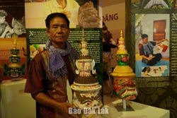 Mão, mặt nạ kể chuyện văn hóa Khmer