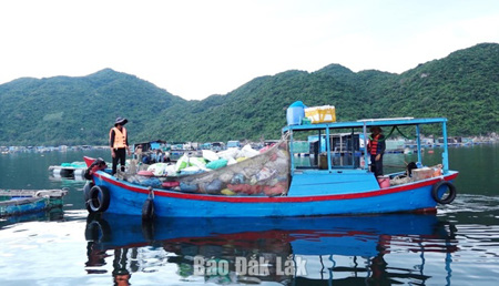 Người giữ lời hứa làm sạch biển