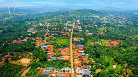 Huy động nguồn lực thắp sáng đường quê