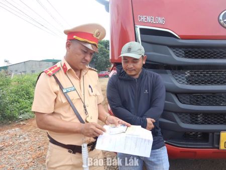 Hơn 114.000 trường hợp vi phạm giao thông trong 9 tháng