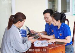 Cầu nối đưa chính sách đến gần dân hơn