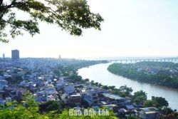 “Tuy Hòa: Núi trong lòng phố - Phố trong lòng biển khơi”