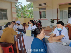 Xã Dur Kmăl khám sức khỏe định kỳ cho hơn 1.200 người cao tuổi