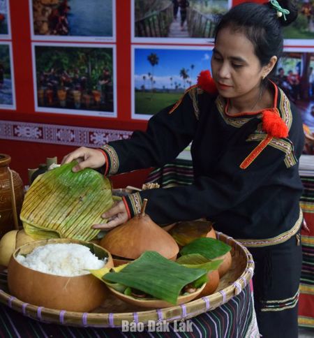 Vỏ bầu vương khói bếp…