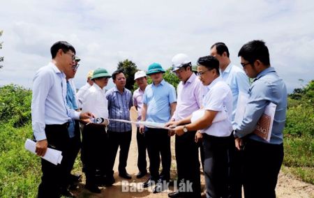 Điều chỉnh, đẩy nhanh tiến độ dự án kè sông Krông Pách