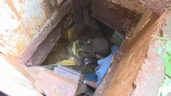 Khui 2 hầm trú ẩn của đối tượng buôn bán ma túy có 4 khẩu súng