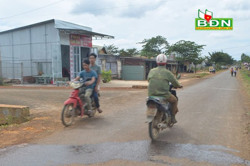 Nhiều người vẫn thờ ơ việc đội mũ bảo hiểm