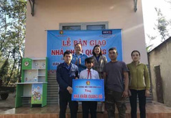 Bàn giao ngôi nhà Khăn quàng đỏ tại huyện Cư Kuin