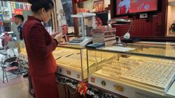 Giá vàng hôm nay 16-1: Người mua mất tương đương nửa triệu đồng/lượng