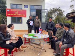 Bàn giao nhà Đại đoàn kết cho hộ nghèo phường An Bình (TX. Buôn Hồ)