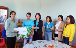 Trao nhà Tình thương tặng hội viên phụ nữ nghèo