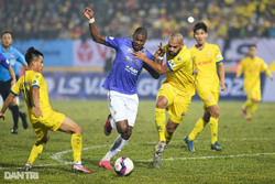 Vòng 1 V-League 2021: Ông lớn ngã ngựa