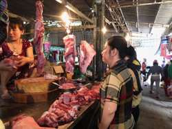 Heo hơi tiếp tục tăng giá, tiểu thương chợ sỉ khóc ròng vì ế