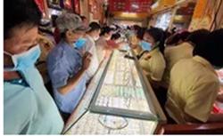 Giá vàng hôm nay 2-1: Vàng trang sức bất ngờ giảm 200.000 đồng/lượng