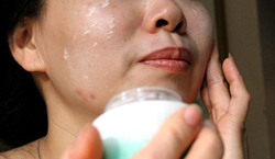 Nguy hiểm đến từ ‘siêu mỹ phẩm’ làm trắng da