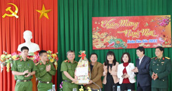 Đoàn công tác của tỉnh thăm và chúc Tết các tập thể, cá nhân