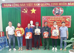 Trao quà Tết tặng các cựu chiến binh có hoàn cảnh đặc biệt khó khăn