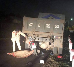 Tông vào đuôi xe tải đang đỗ, nam thanh niên tử vong tại chỗ