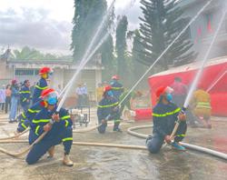 Thực tập phương án chữa cháy phối hợp tại Trung tâm Y tế huyện Lắk