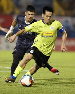 Văn Quyết: Sau "Quả bóng vàng" là "VĐV tiêu biểu toàn quốc"