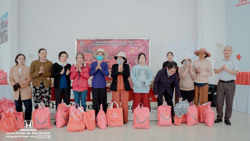 Xuân trao yêu thương