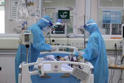 Nam nhân viên sân bay Vân Đồn nhiễm Covid-19 suy hô hấp, tổn thương phổi nặng