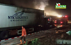 Xe container bất ngờ bốc cháy trên đường Hồ Chí Minh