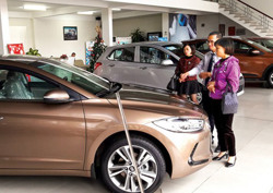 Ôtô cháy hàng không có để bán, hãng xe vẫn dè dặt dự báo 2021