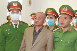 Tuyên án tử hình nguyên bí thư xã giết em họ để thế mạng