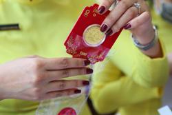 Vàng, chứng khoán tiếp tục biến động mạnh